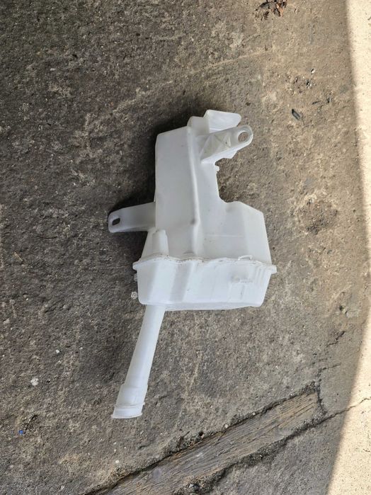 zbiorniczek spryskiwaczy Toyota Aygo X