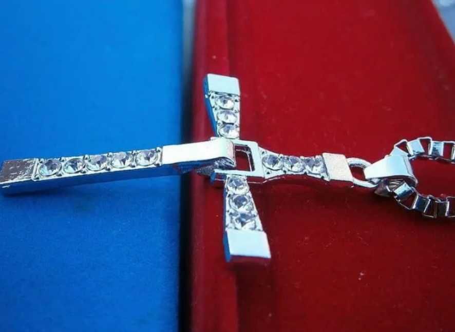 Крест Доминика Торетто