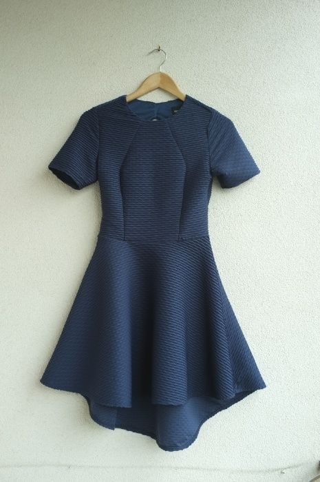 granatowa sukienka ASOS 36 S rozkloszowana elegancka gołe plecy Klasyk