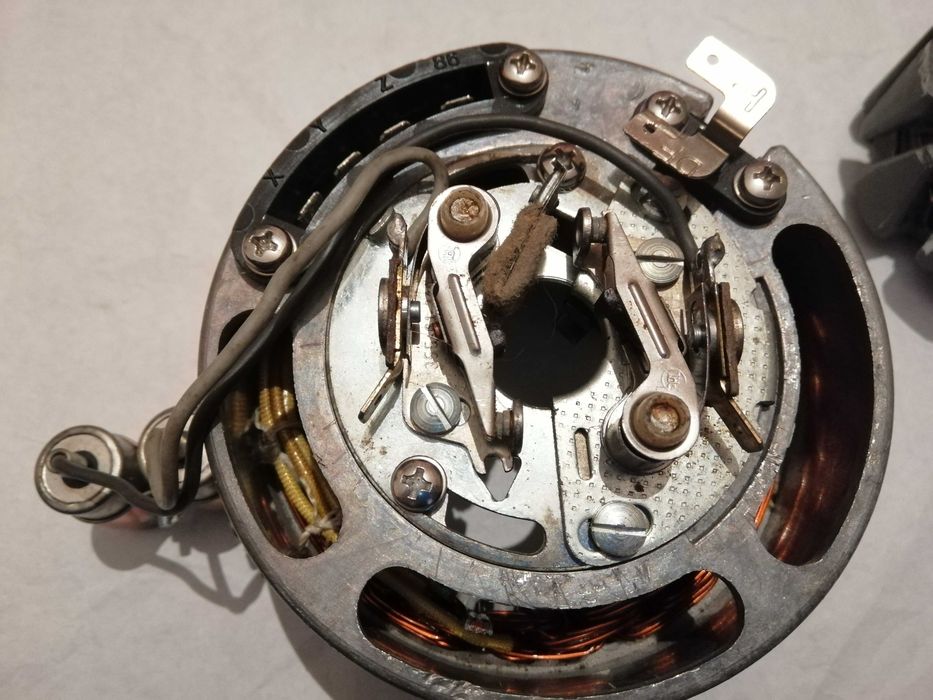 №60.ХОРОШИЙ-Генератор 12 вольт ЯВА/JAWA 638 Made in Czechoslovakia.