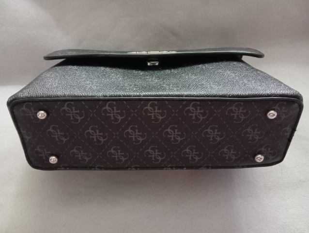 torebka GUESS czarna złote napisy pasek z łańcuchem