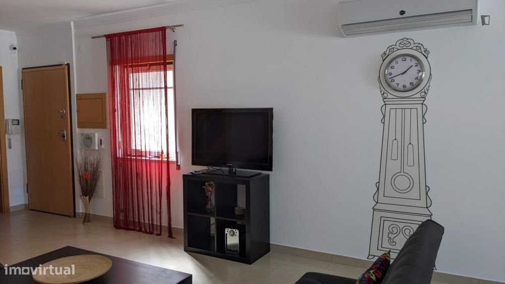 Quarto - localizado em Carcavelos Lisbon