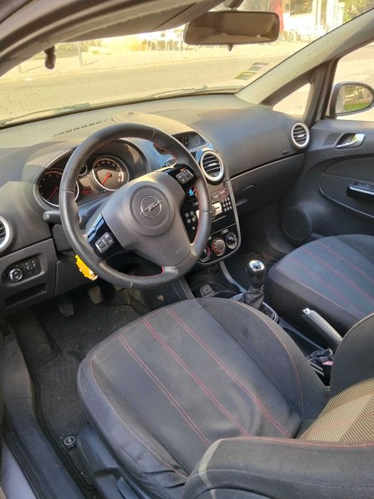 Carro Opel Corsa D 3 portas, 1.2 Gasolina