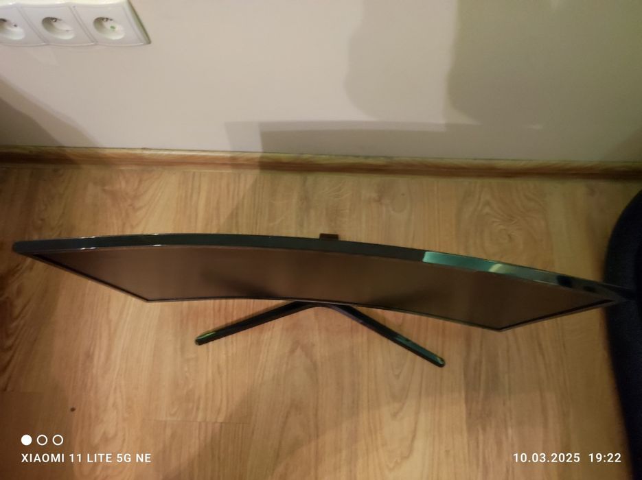 Monitor Samsung Q990D.