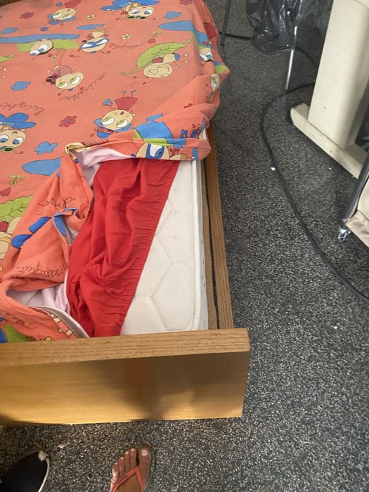 Cama de criança  castanho com colchao