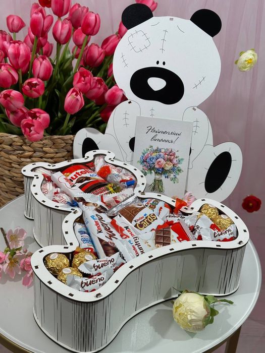 Солодкий подарунок «Ведмедик» з улюбленими солодощами кіндер