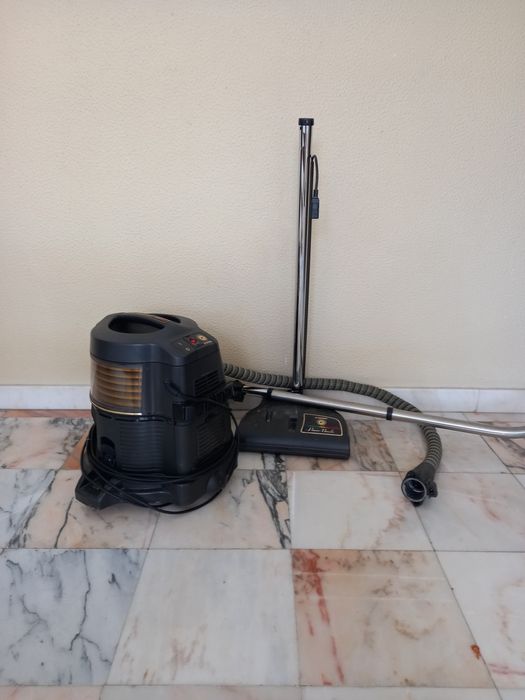 Rainbow, aspirador a funcionar, serviu muito pouco.