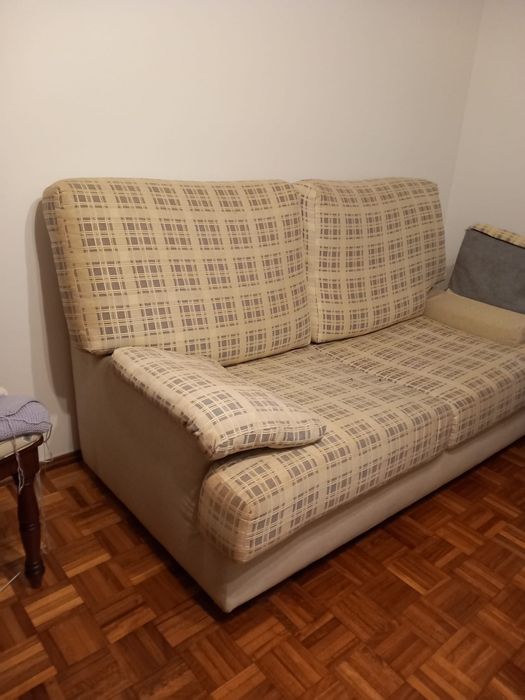 Sofá-Cama com Estrutura Reforçada (Estilo Divã)