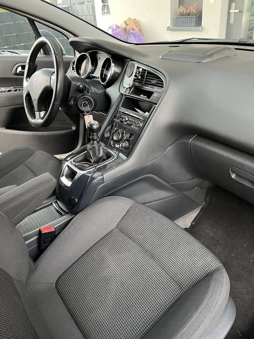 Peugeot 5008 godny uwagi . Polecam