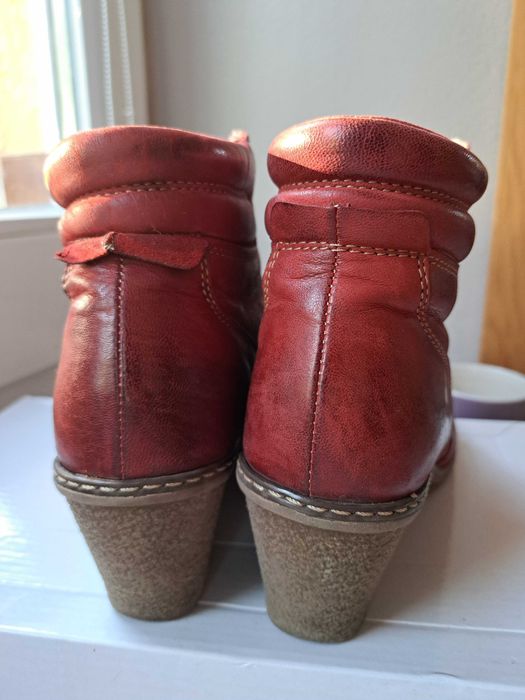 Botki na koturnie Lasocki