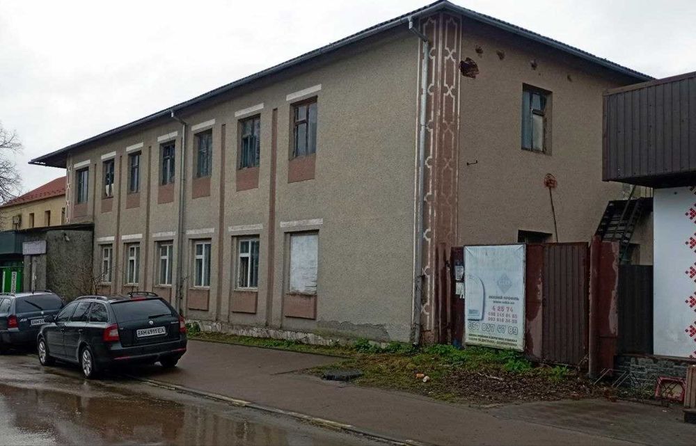 Нежитлова будівля 451,4 м2, 0,04 га, Радомишль, вул Міськради 12