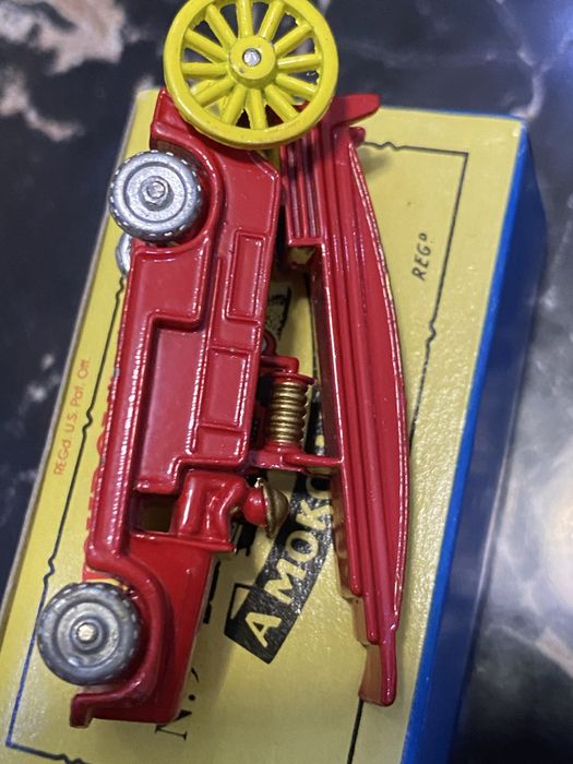 Модель пожарной машинки Matchbox Authentic MOKO N9