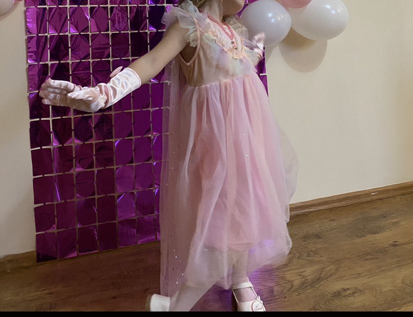 Плаття зі шлейфом