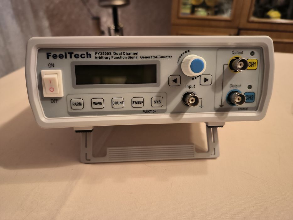 Двоканальний цифровий генератор сигналів  DDS FeelTech FY3200S
