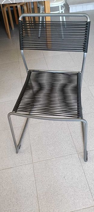 4 cadeiras usadas em bom estado para interior ou exterior empilhaveis