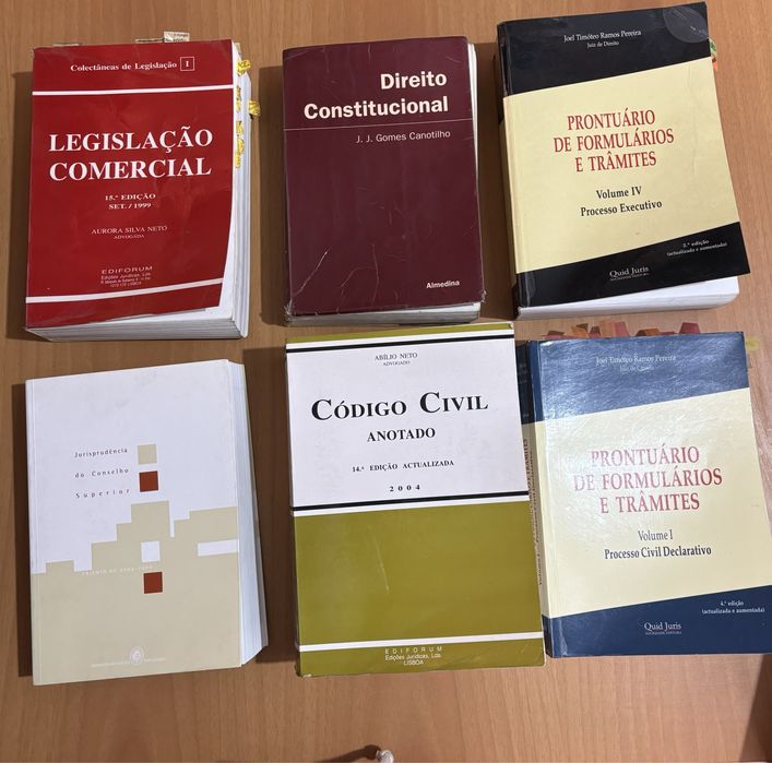 Livros de Direito variados