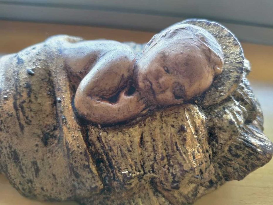 Escultura em Terracota, assinada Carvalheira