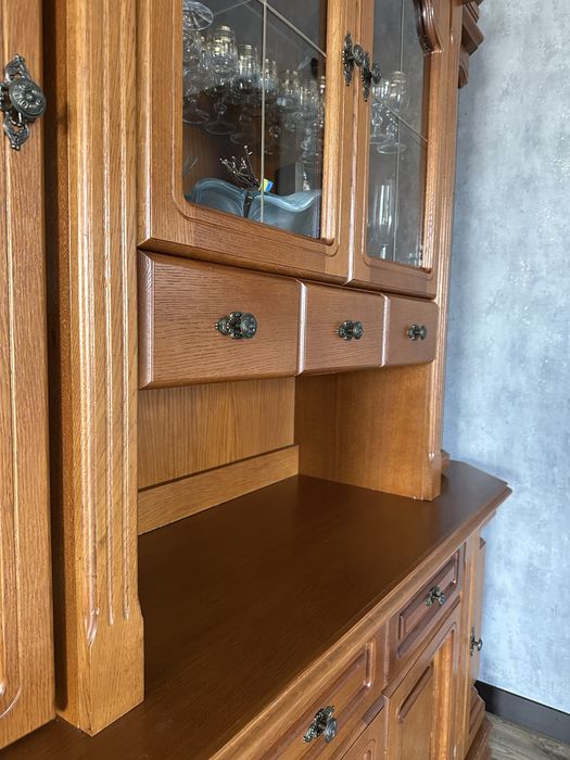 Продам дубовий сервант, стінка, вітрина
