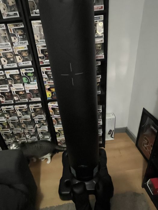 Saco de boxe com luvas incluidas