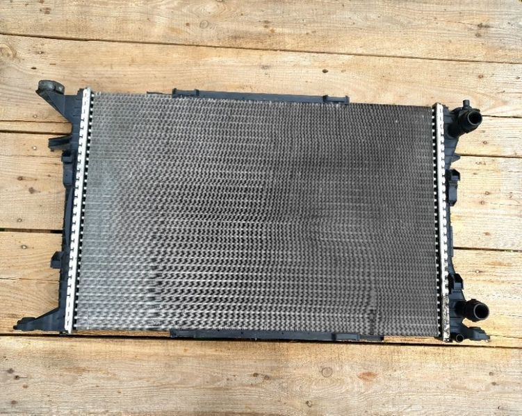 Радиатор охолодження охлаждение 8K0 121 251 R Audi Ауді A4 B8 А4 Б8