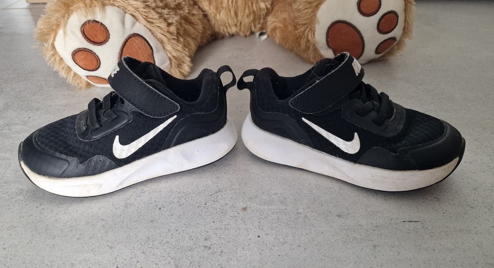 Czarne adidasy Nike 23,5 na rzep