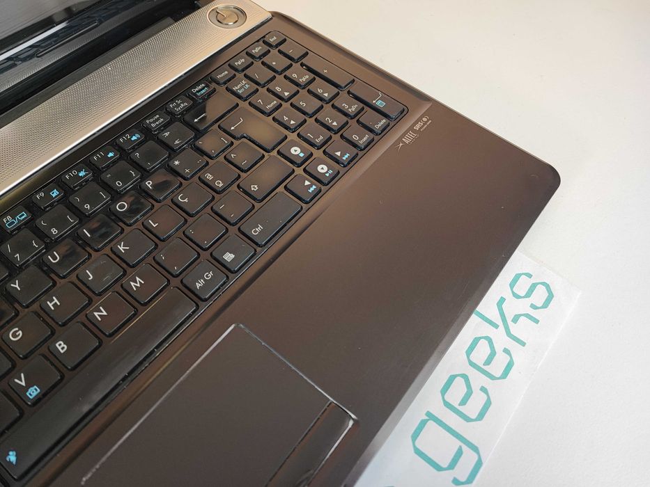 Portátil Asus N61J i5 520 4GB DDR3 500GB HDD Teclado PT Win 10 PT