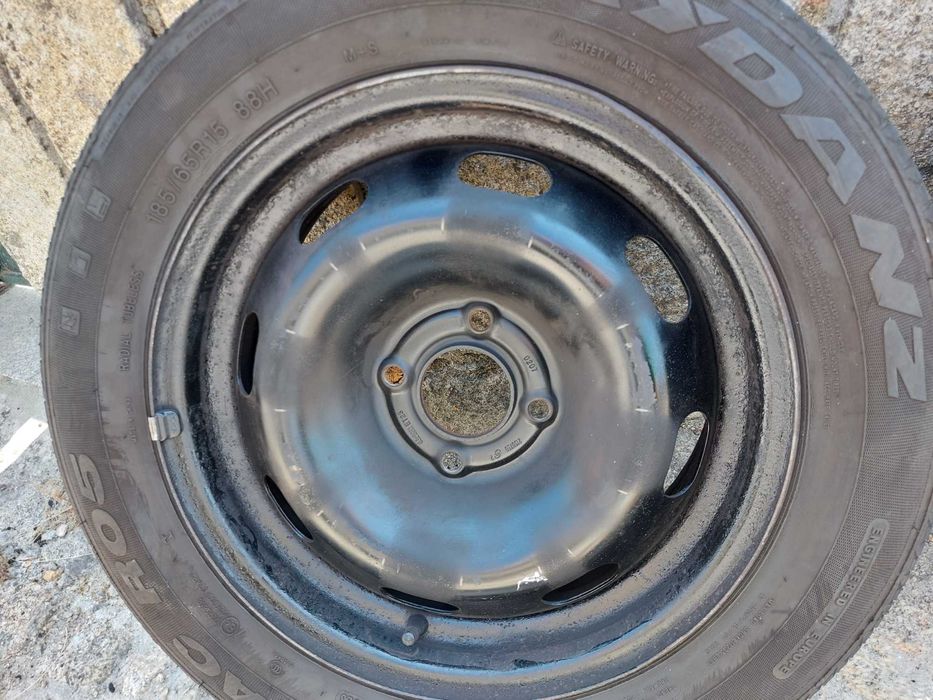 Jantes de ferro com pneus 15 + tampas peugeot