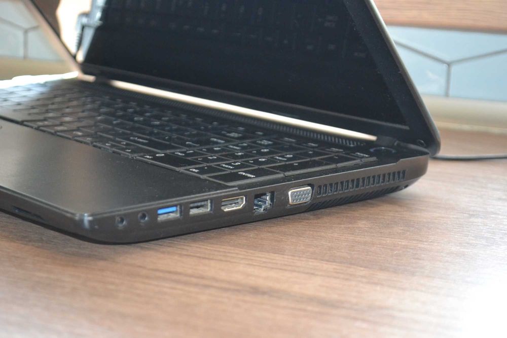 Toshiba C50-A Pentium 2020M / 4gb Ram / 320gb HDD / Windows 10