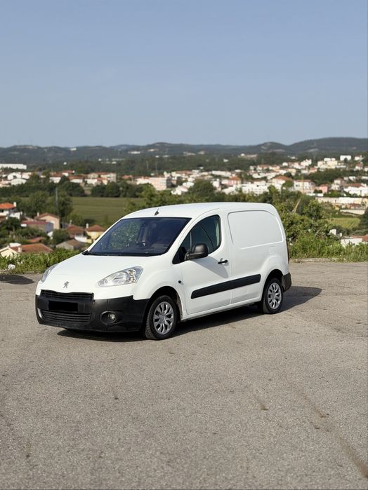 Peugeot Partner / Com Bola de Reboque