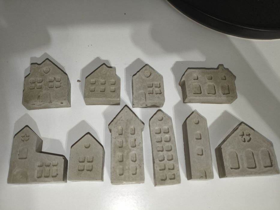 Mini domki z betonu dekoracyjnego