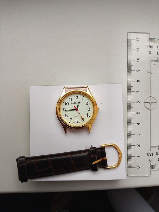 Zegarek kwarcowy marki Baccardi.