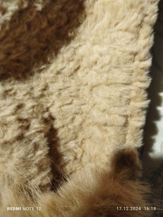 Czapka z szalem i schowkiem na ręce