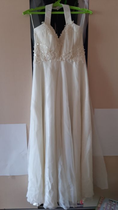 Продам платье молочного цвета