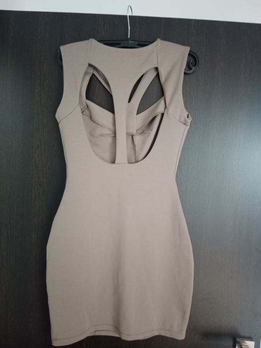 Sukienka beżowa r.36 fikusna