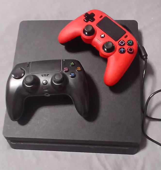 Ps4 slim z 2 kontrolerami