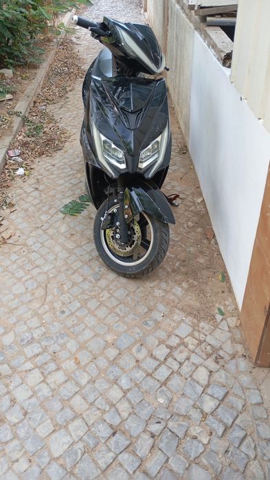 Mota elétrica com carregador