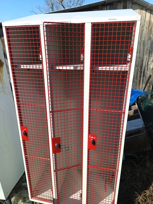 Szafka metalowa, szafka BHP, klatka, siatka metalowa.