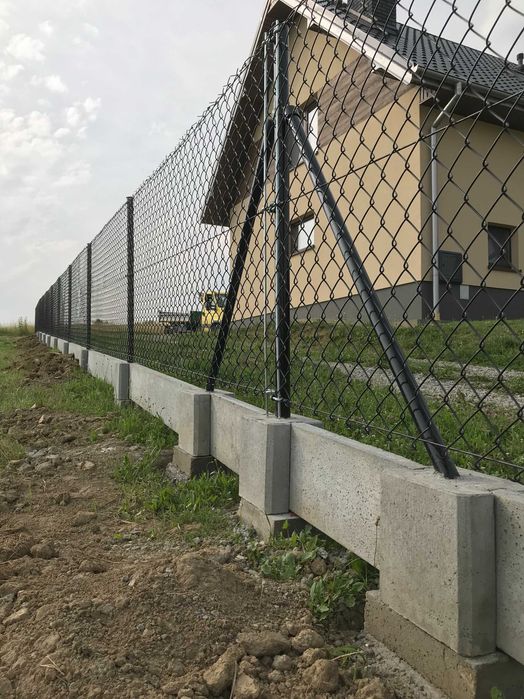 komplet ogrodzenia z siatki + podmurówka