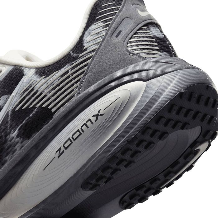 Nike Vomero 18 SE WMNS"Phantom Anthracite"
if4463-002