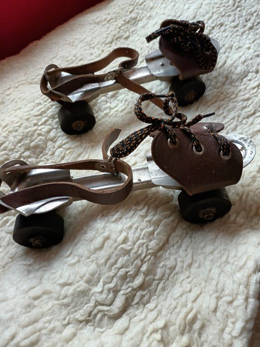 Wrotki z czasów PRL.