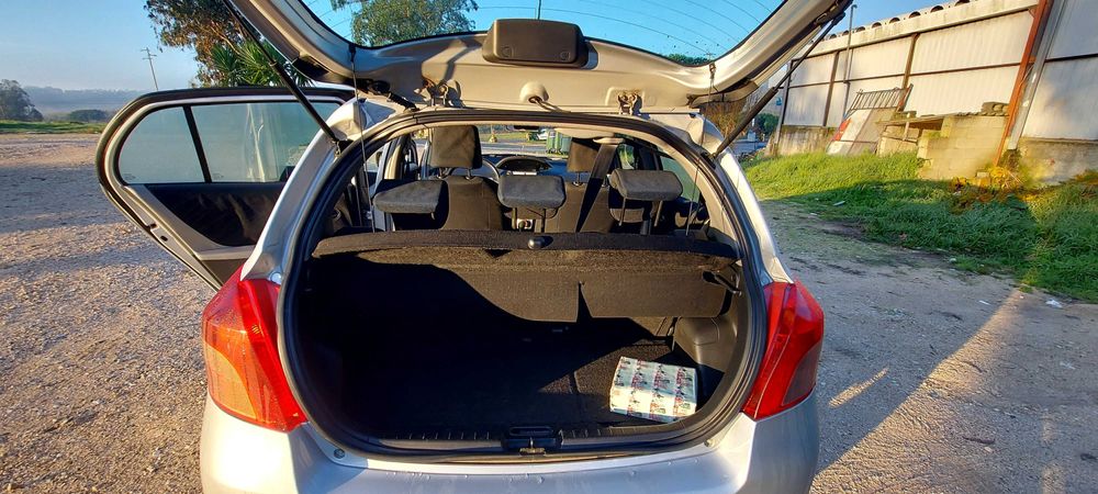 Toyota Yaris 1.0 a gasolina de 2006