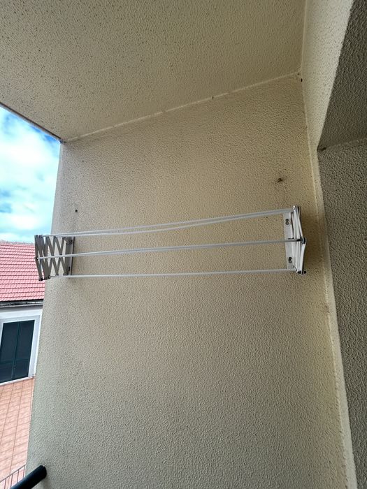 Estendal de parede dobrável