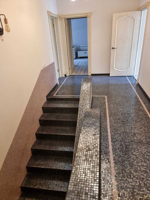 Продаж будинку в центрі, 467 кв.м. Представник власника.
