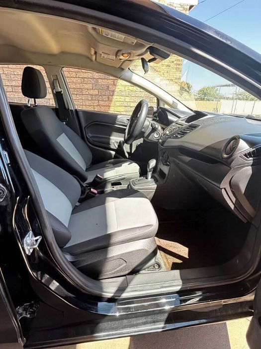 Ford Fiesta SE      2016