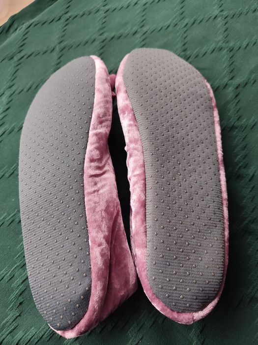 Kapcie aksamitne różowe 37