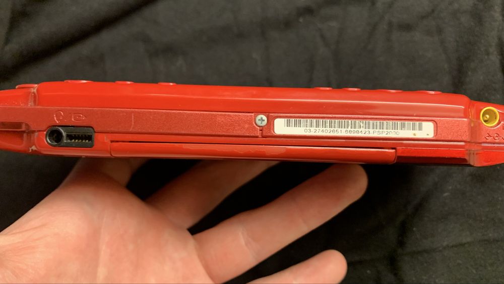 Продам PSP-2000 (Red)