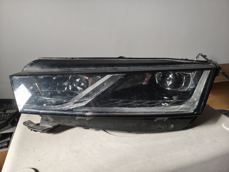 Farol Skoda Octavia Mk4 IV ótica led original usado