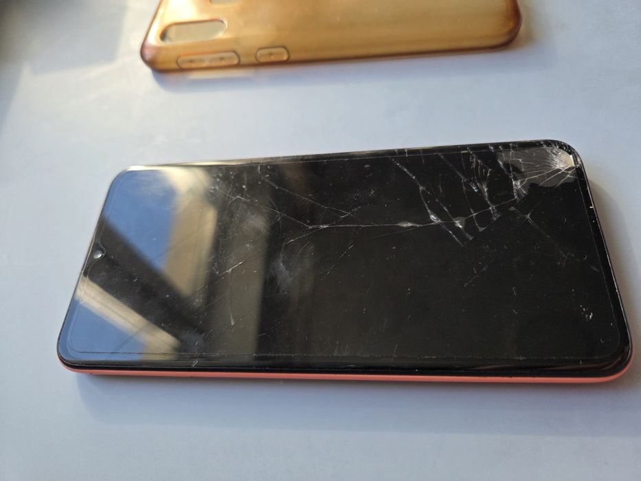 Samsung A20e używany wraz z przezroczystym etui