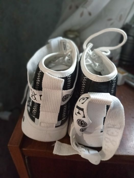 Кросівки 20+літні