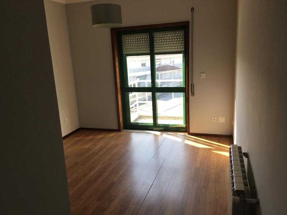 arrenda-se T4+1 duplex - Bustos
